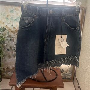 NWT Cotton On Mid Blue Denim Asymmetrical Skirt w frayed hem. Soft. Size 4.